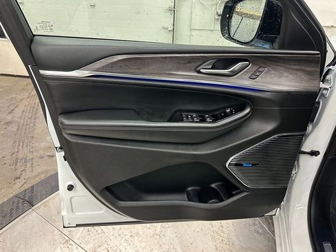 Used 2022 Jeep Grand Cherokee Overland image 20