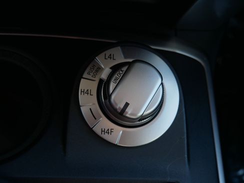 Used 2022 Toyota 4Runner Limited AWD/4WD image 29