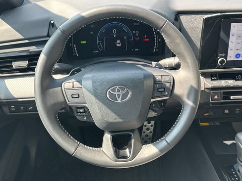 Used 2025 Toyota Camry SE w/ Convenience Package FWD image 24