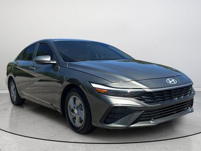 Used 2025 Hyundai Elantra SE