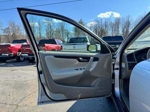 Used 2004 Volvo V70 2.5T image 9