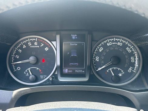 Used 2020 Toyota Tacoma TRD Sport w/ TRD Premium Sport Package AWD/4WD image 23