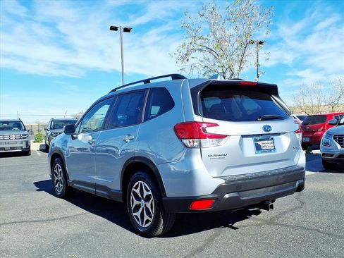 Used 2020 Subaru Forester Premium image 4