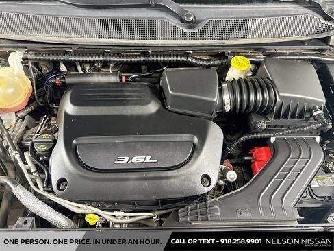 Used 2017 Chrysler Pacifica Touring-L FWD image 30
