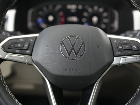 Certified 2022 Volkswagen Atlas SE w/ Black Wheel Package image 20