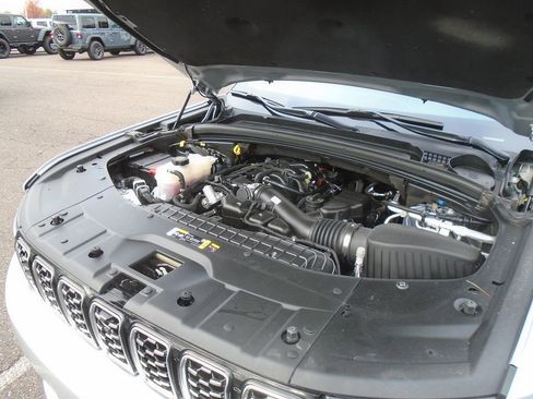 Certified 2024 Jeep Grand Cherokee Summit image 21