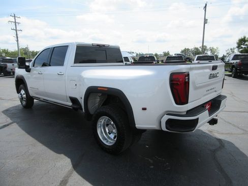 Used 2024 GMC Sierra 3500 Denali Ultimate AWD/4WD image 10