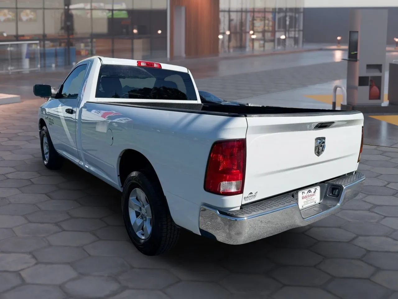 Used 2022 RAM 1500 Classic SLT AWD/4WD image 5