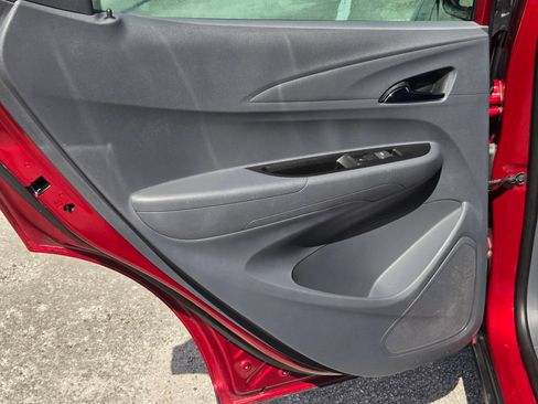 Used 2019 Chevrolet Bolt Premier w/ Infotainment Package FWD image 16