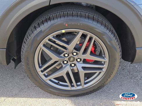 New 2026 Ford Explorer ST w/ Sun And Sound Package image 5