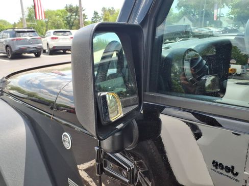 Used 2018 Jeep Wrangler Unlimited Sport S AWD/4WD image 15