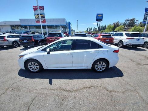 Used 2020 Toyota Corolla LE FWD image 5