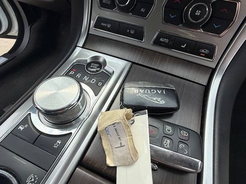 Used 2013 Jaguar XF RWD image 86