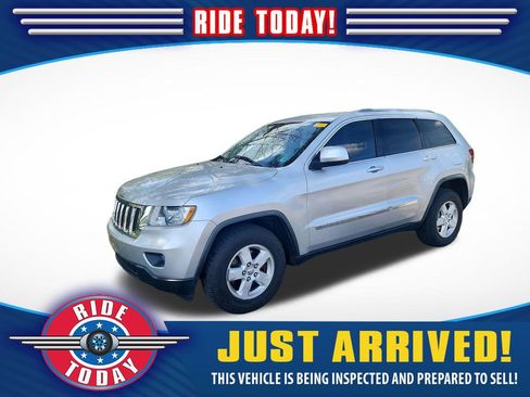 Used 2011 Jeep Grand Cherokee Laredo image 1