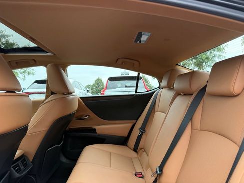 Certified 2023 Lexus ES 300h w/ Premium Package FWD image 17