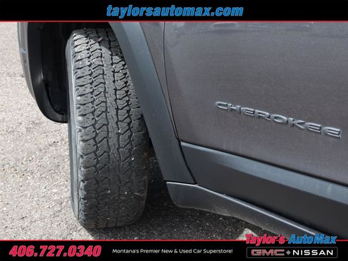 Used 2019 Jeep Cherokee Trailhawk AWD/4WD image 41