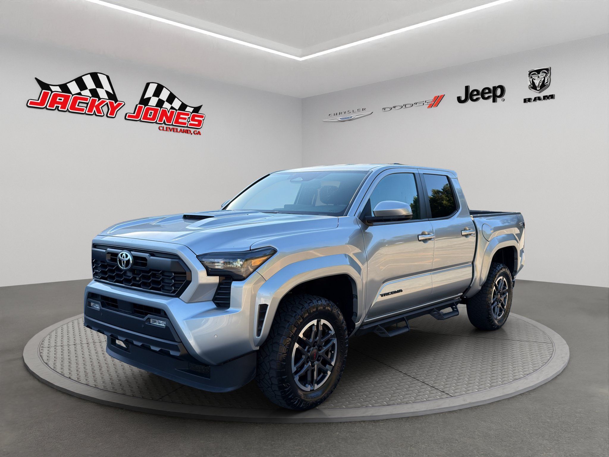 Used 2024 Toyota Tacoma TRD Sport w/ TRD Sport Upgrade Package AWD/4WD image 2