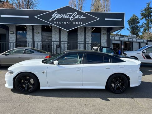 Used 2019 Dodge Charger SRT Hellcat w/ Navigation & Travel Group RWD image 2
