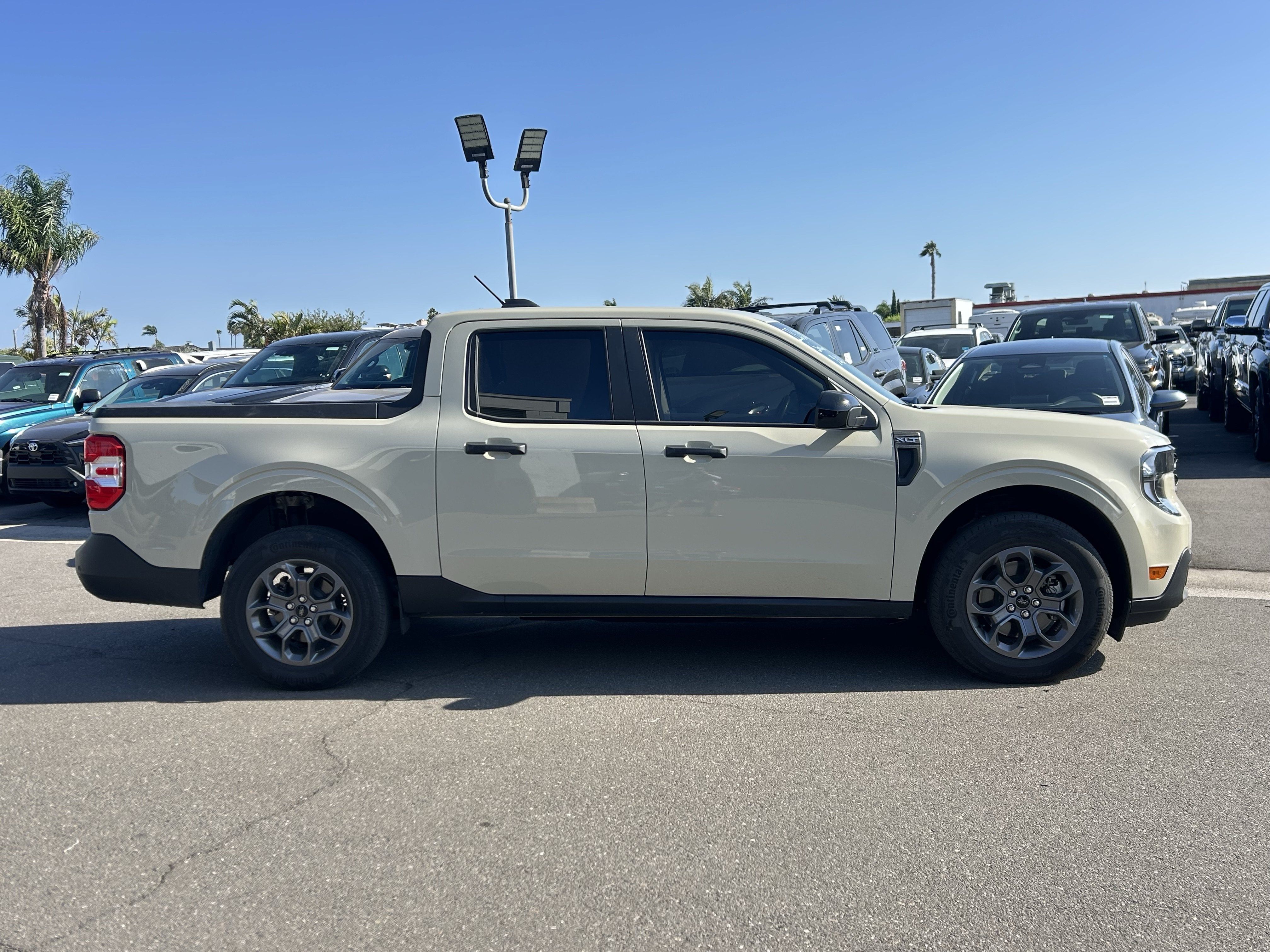 Used 2025 Ford Maverick XLT w/ XLT Luxury Package FWD image 2