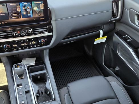 New 2026 Nissan Pathfinder SL w/ SL Premium Package FWD image 13