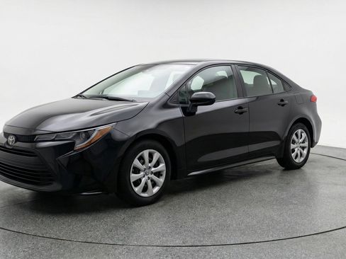 Used 2025 Toyota Corolla LE FWD image 3
