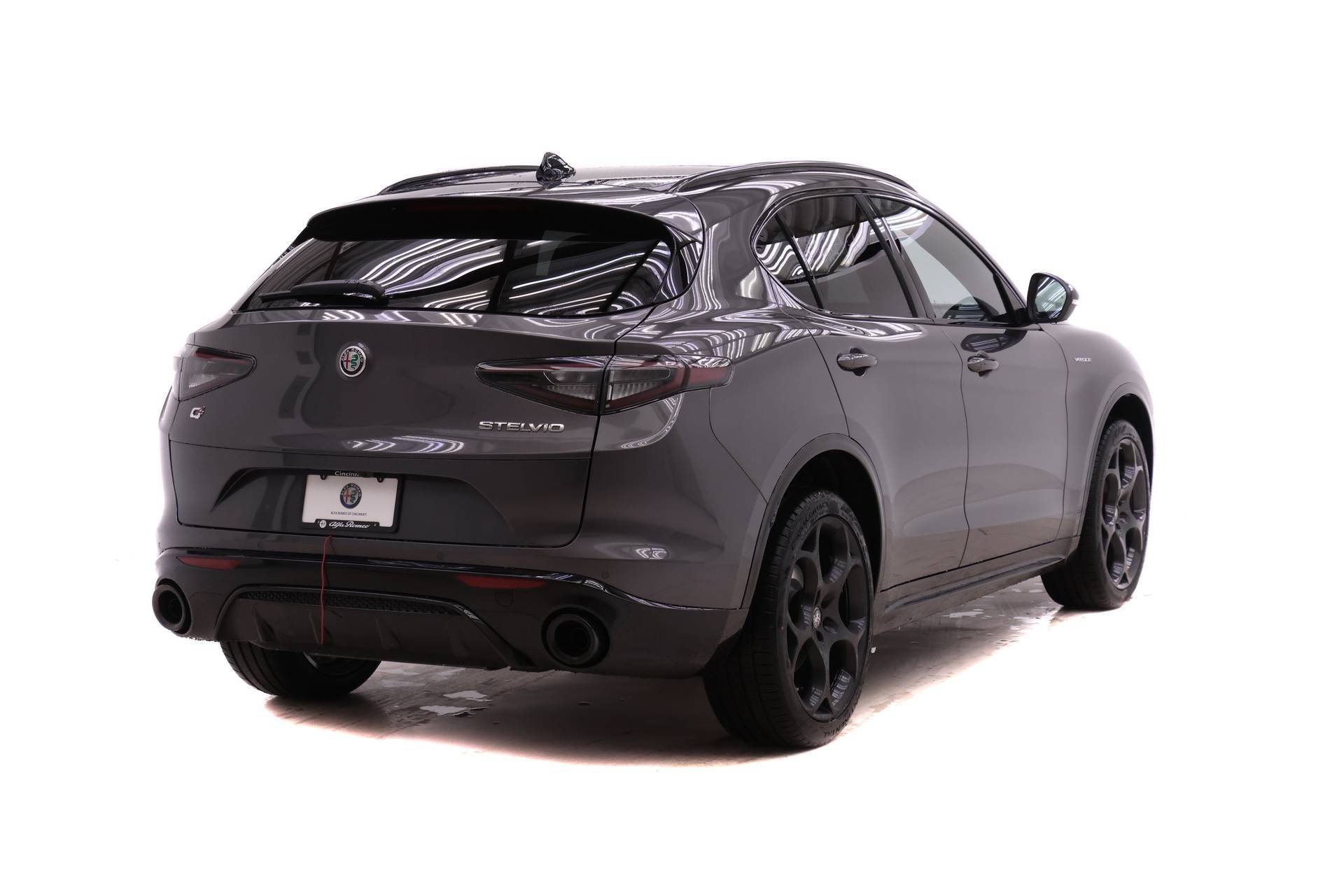 New 2026 Alfa Romeo Stelvio Sprint AWD/4WD image 4
