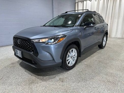 Used 2025 Toyota Corolla Cross LE w/ Moonroof Package AWD/4WD image 5