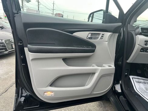 Used 2019 Honda Pilot Touring image 9