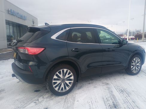 Certified 2022 Ford Escape Titanium w/ Class II Trailer Tow Package image 15