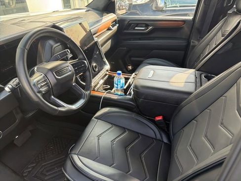 Used 2025 GMC Yukon XL Denali RWD image 9