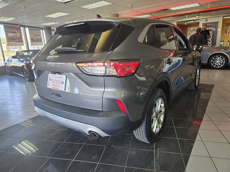 Used 2022 Ford Escape SE AWD/4WD image 4