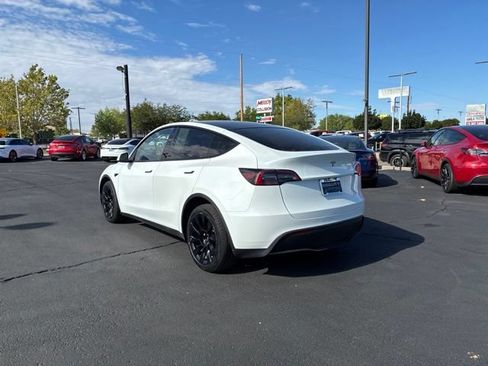 Used 2023 Tesla Model Y AWD image 5