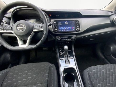Used 2022 Nissan Kicks SV image 7