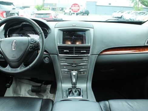 Used 2019 Lincoln MKT AWD image 17