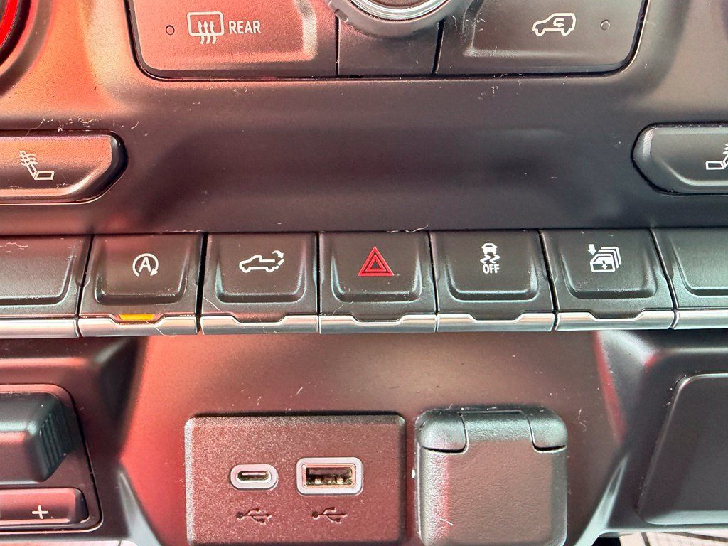 Used 2019 Chevrolet Silverado 1500 LT w/ All-Star Edition AWD/4WD image 9