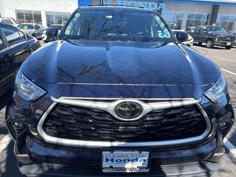 Used 2020 Toyota Highlander LE image 2