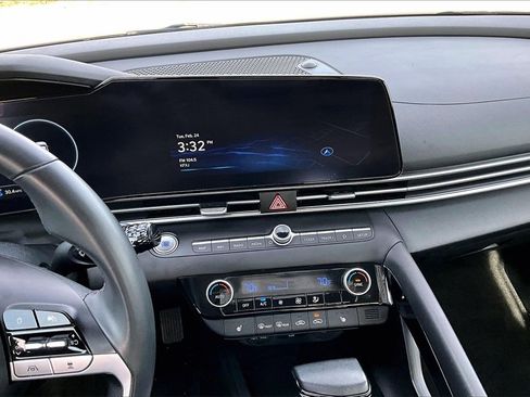 Used 2025 Hyundai Elantra SEL image 6