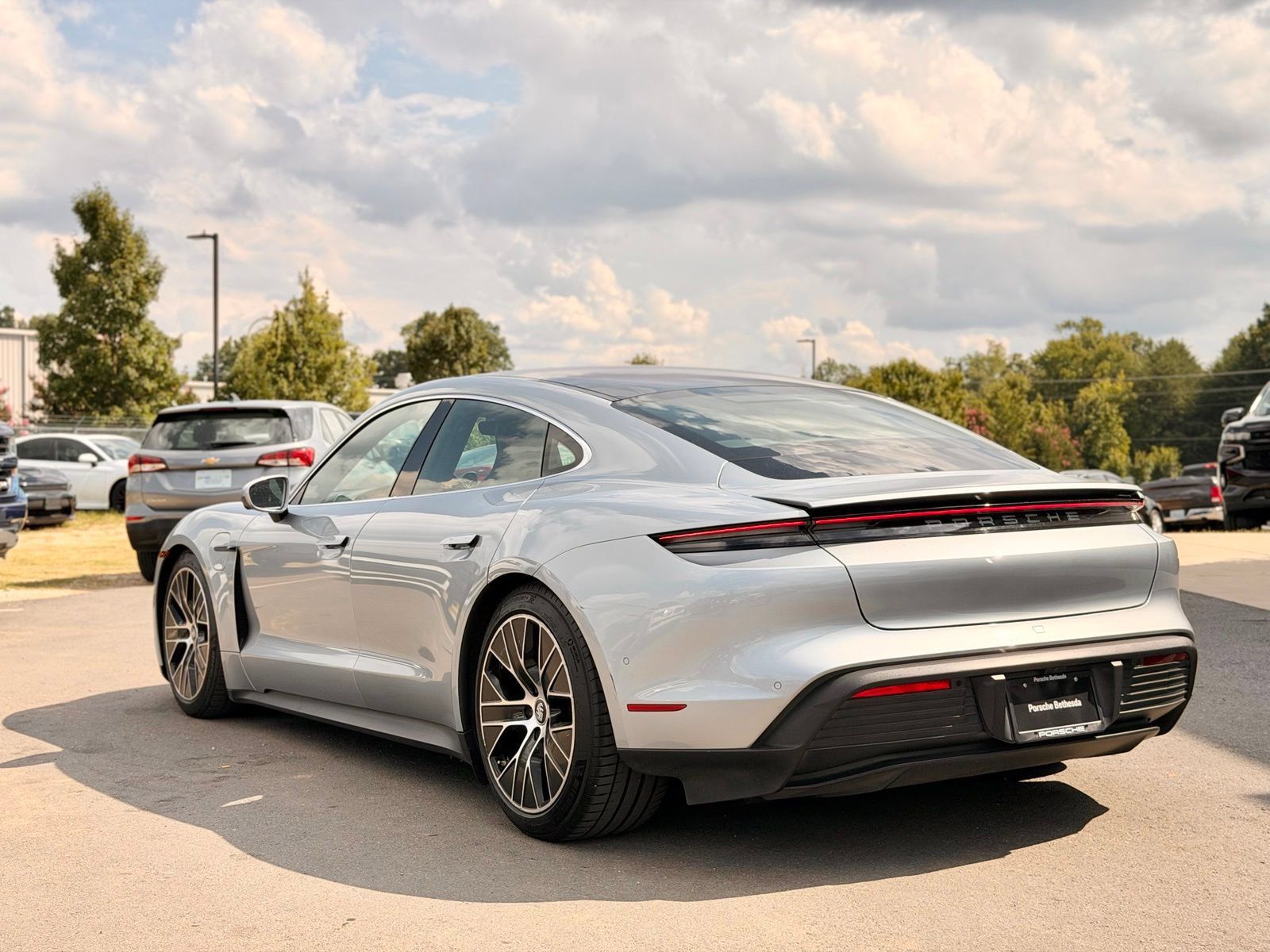 Used 2020 Porsche Taycan 4S w/ Premium Package AWD/4WD image 19