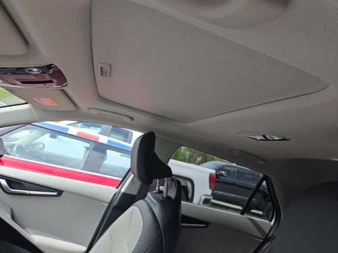 Used 2024 Kia Niro Wave w/ Wave Preserve Package image 4