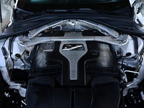 Used 2021 Aston Martin DBX image 44