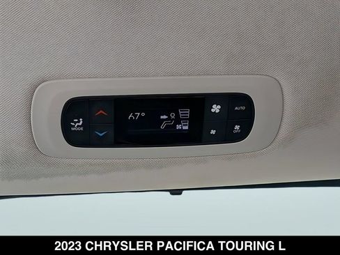 Used 2023 Chrysler Pacifica Touring-L FWD image 27
