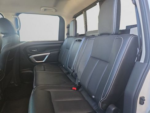 Used 2019 Nissan Titan PRO-4X w/ Pro-4x Convenience Package AWD/4WD image 15