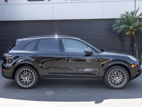 Certified 2023 Porsche Cayenne Platinum Edition AWD/4WD image 10