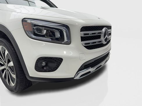 Used 2023 Mercedes-Benz GLB 250 w/ Premium Package image 3