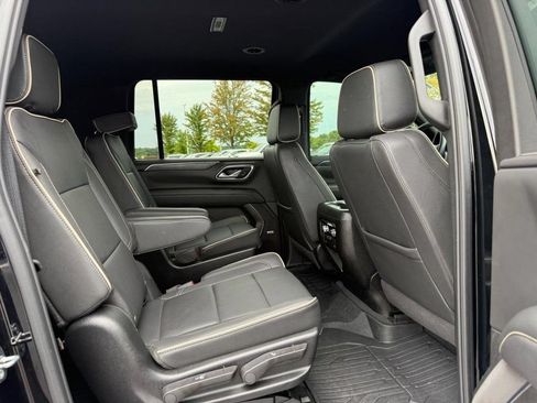 Used 2024 GMC Yukon XL SLT w/ SLT Luxury Package AWD/4WD image 11