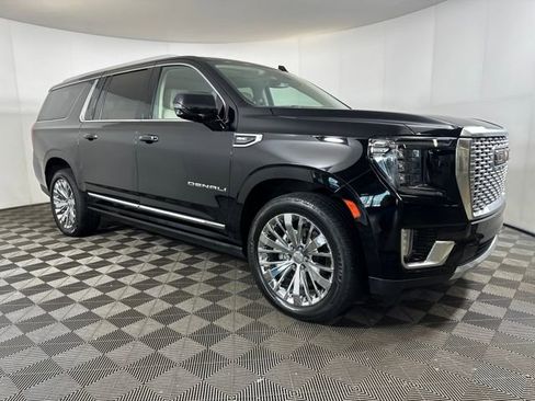 Used 2022 GMC Yukon XL Denali image 2