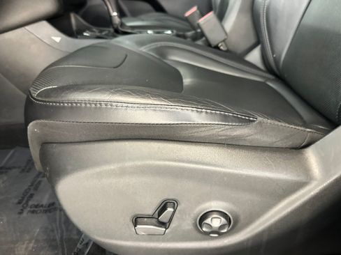 Used 2019 Jeep Cherokee Limited FWD image 15