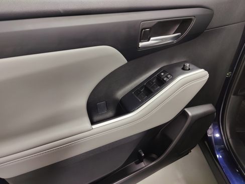 Used 2022 Toyota Highlander XLE image 30