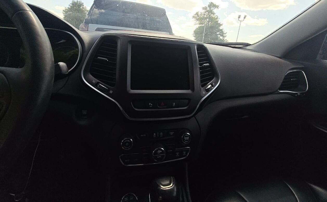 Used 2022 Jeep Cherokee Trailhawk AWD/4WD image 7