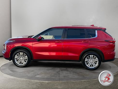 Used 2022 Mitsubishi Outlander ES AWD/4WD image 4